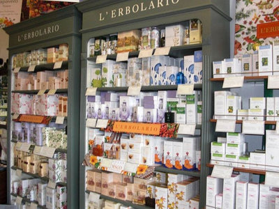 Gli scaffali dell’erboristeria